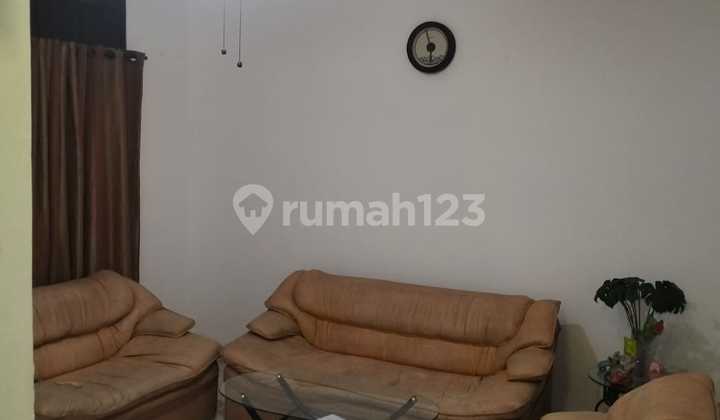 Dijual Rumah Gang Salak Tanjung Duren Luas 7 X 11 2 Lantai Full Kt 3 Km 2 Listrik 2200 SHM Harga 1.9 M ( bisa Nego)