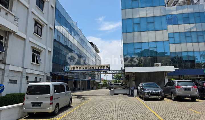 Ruko Dijual Jalan Panjang Graha Arteri Mas, depan Halte Trans Jakarta  SHM = 56 m2, HGB = 23 m2 LT = 61 m2, LB = 308 m2 4,5 lantai + 1 lantai Basement Lebar = 4,8 m - Panjang = 17 m Tiap lantai ada Toilet 2 lines Telepon, Listrik = 4400 KVA Sumur Bor, 2 t