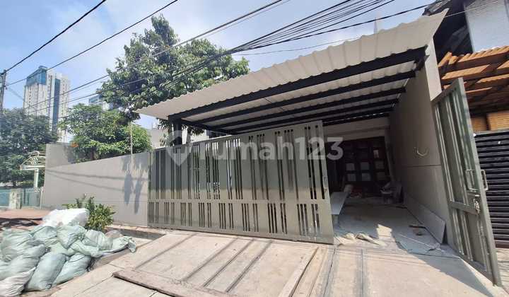 Disewakan Rumah di Sunrise LT 300 M2 (15X20) LB 450 M2 2 Lantai Kt 4+1 Km 3+1 SHM Hg 210Jt/ Thn ( Minim 2 Thn )