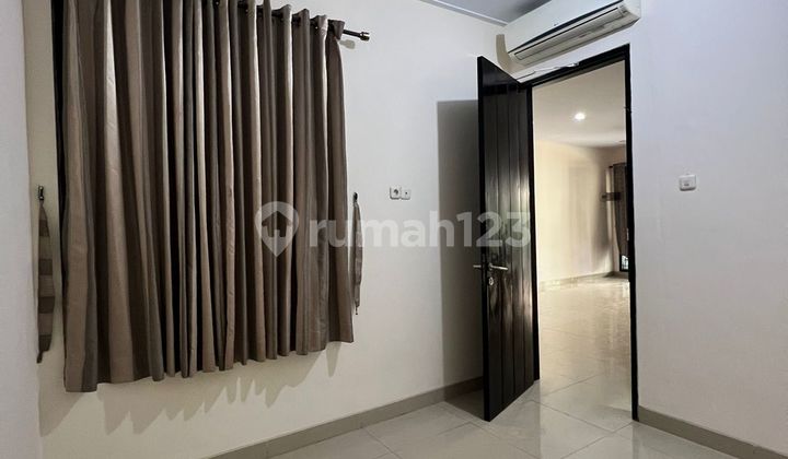 Disewakan Rumah Casa Jardin Luas tanah= 90 m2 Luas bangunan= 115 m2 Kamar tidur= 4 Kamar mandi= 2 + 1 Air= Pam Listrik= 3.500 watt Hadap= timur Surat= SHM 2