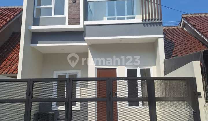 Jual rumah baru!!!  Alamat: Metland puri Ukuran: 6x15 Luas bangunan: 130m 2½ lantai Kamar tidur: 3+1 Kamar mandi; 2+1 PLN: 3300 Air pam/tanah Kosongan Carport: 1mobil Row jalan: 2 mobil SHM Hrga jual: 2.3M (nego) 