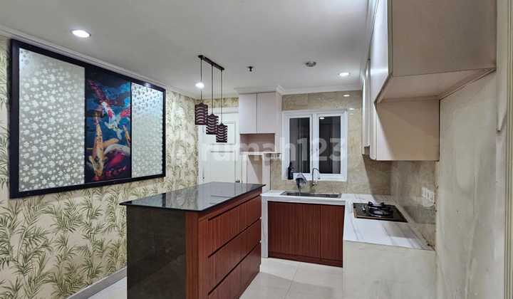 Apartemen Kedoya Elok Harga Menarik Tower Selatan Murah - Luas 120 m2 - Lantai Midzone belasan - 2 Kamar Tidur - 2 Kamar Mandi - 1 Kamar Pembantu  - 1 Kamar Mandi pembantu - Lantai Full Marmer - Sudah renovasi Fasilitas termasuk : Kolam renang, Gym, Minim 2