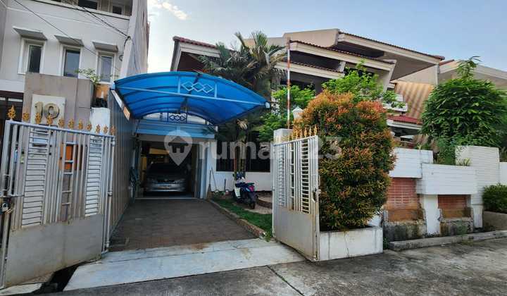 Di jual rumah di Taman Daan mogot ******** utara Luas tanah 331 Luas bangunan 320  Bangunan tahun 80 2 lantai  SHM KT = 3 +2 KM = 4+1 Harga = 7M nego