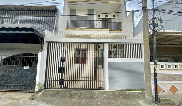 Quick Sale – Daan Mogot Estate House. Nice, Attractive, Rare, Affordable
Land Area: 6x20m²
Building Area: 156m²
2 Floors
3 Bedrooms
2 Bathrooms
Ready to Occupancy
Freehold Title Quick Sale – Daan Mogot Estate House. Nice, Attractive, Rare, Affordable
Land Area: 6x20m²
Building Area: 156m²
2 Floors
3 Bedrooms
2 Bathrooms
Ready to Occupancy
Freehold Title