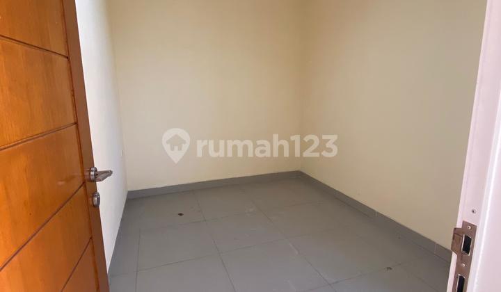 Dijual Rumah di Tanjung Duren, Lokasi Strategis Dekat Apartemen Medit L.tanah : 5X11=55M2 L.bangunan : 78M2 K.tidur : 3 K.mandi : 3 Lantai : 2,5 Lebar Jalan 1 Mobil Surat : SHM Harga : 1,6M 2
