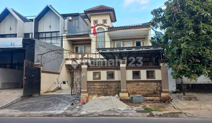 Dijual Rumah di komplek Carina Sayang - Bojong, Cengkareng LT.200M2 (10X20) LB.260M2 KT.4+1 KM.4 4.400 watt PAM Lantai Marmer Hadap Utara Jalan Lebar  Harga Jual 3,2M 2