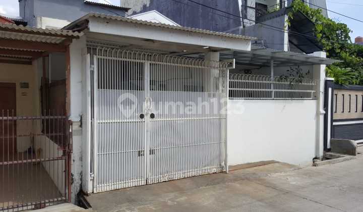 Price Reduced to 1.3 Billion Daan Mogot Estate House, West Jakarta Village: Kapuk Sub-district: Cengkareng House with Freehold Certificate Size 7x17 PLN 5500 Watt Well Pump and Ground Water 2 Bedrooms 1 Bathroom Additional Attic for Storage &amp; Clothesline House Already 1