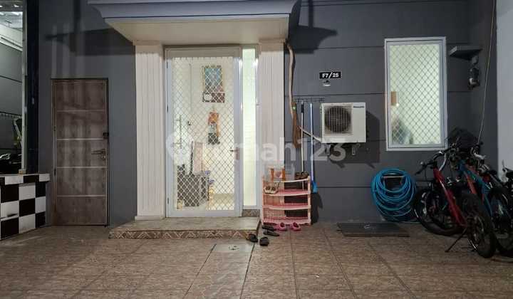 Rumah di Sewa di Casajardin Cluster Favorit Luas = 6X15 Sudah Renov KT = 3 KM =2 2 Lantai Ac Ada 4, Kitchen Set Kulkas Meja Makan Sofa Full Furnished Harga Sewa = 75 Juta / Th Min Sewa 2 Tahun 2