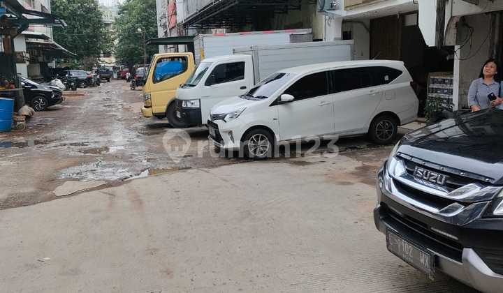 Dijual Ruko 4 Lantai Jln. Pangeran Jayakarta Dalam Komplek Ruko Kelurahan Mangga Dua Selatan, Kecamatan Sawah Besar, Jakarta Pusat. SHGB Luas tanah: 80m2 Luas bangunan: 315m2 4 lantai 4 kamar mandi Siap huni Harga 2,6M Dijual Ruko 4 Lantai Jln. Pangeran Jayakarta Dalam Komplek Ruko Kelurahan Mangga Dua Selatan, Kecamatan Sawah Besar, Jakarta Pusat. SHGB Luas tanah: 80m2 Luas bangunan: 315m2 4 lantai 4 kamar mandi Siap huni Harga 2,6M