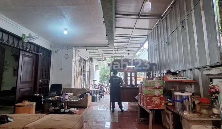 Disewakan Rumah Duri Kepa Jalan Raya Dekat Kelurahan LT 615 M2 [17.5X35,] LB 525 M2 SHM Buat Usaha : Rumah Makan, Kantor, Mini Market Dsb Ayo Lokasi The Best Strategis Harga 200 Jt/ Thn Minim 2 Thn