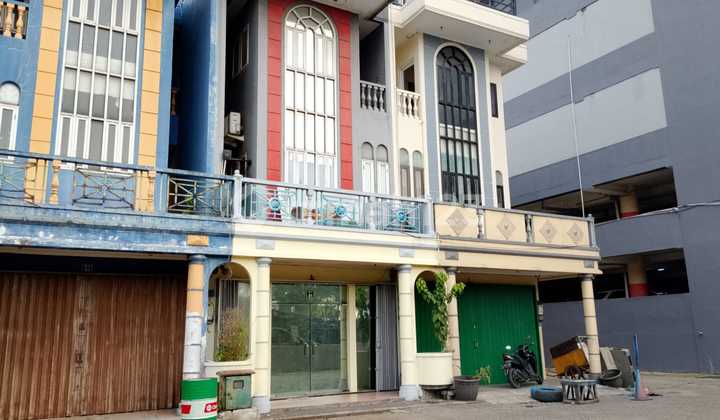 Dijual Ruko Great Western Serpong Tangerang Ruko 3 lantai 5 x 17m2 LT 98m2 LB 348m2 KM 3 Listrik 3500 SHM Air pam/sumur Akses container Lokasi sangat strategis dikompleks Great Western Serpong, dekat pintu tol, cikokol, gading serpong, alam sutra, re Dijual Ruko Great Western Serpong Tangerang Ruko 3 lantai 5 x 17m2 LT 98m2 LB 348m2 KM 3 Listrik 3500 SHM Air pam/sumur Akses container Lokasi sangat strategis dikompleks Great Western Serpong, dekat pintu tol, cikokol, gading serpong, alam sutra, re