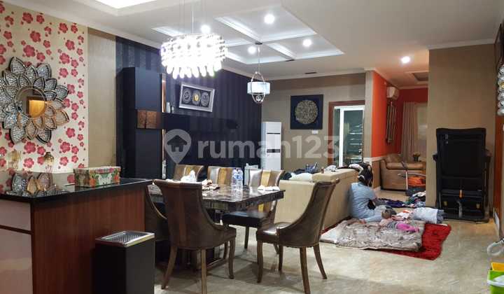 For Sale: Taman Royal 1 House in Cipondoh, Tangerang, Land Area = 160 m² (8m x 20m), Building Area = 432 m² (3.5 floors), Main PDAM Water and Backup Groundwater Satellite, IMB and SHM, South Facing, Front/Main Building Terrace. 2