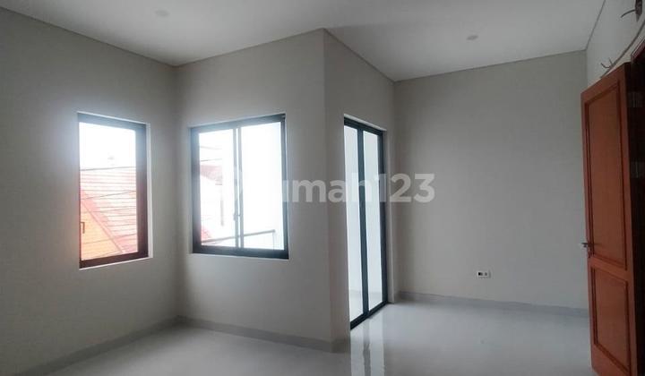 Dijual Rumah baru 2 lantai minimalis di angsoka hijau 5 cengkareng jakbar Lt 6x15 Lb 125 m2 hadap utara Shm, imb, pbb lengkap pam , pln 2200 watt bebas banjir  harga 2,3 m / nego Ada 2 unit 2