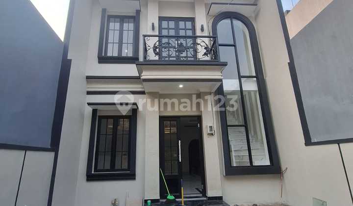 Harga Rumah Diturunkan dan Rumah Bagus dan Menarik Dijual Rumah Taman Ratu 6X15/2 lt.. 3+1 Kt 3+1 Km SHM Hg 2.70 M.. Model Keren..Brand New