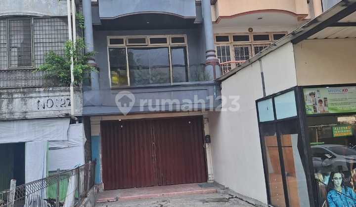 For Rent: Cosmos Garden Shop House  
Shop House in Cosmos Garden, size 4.5x15m / 3 floors, rent IDR 145 million/year 1