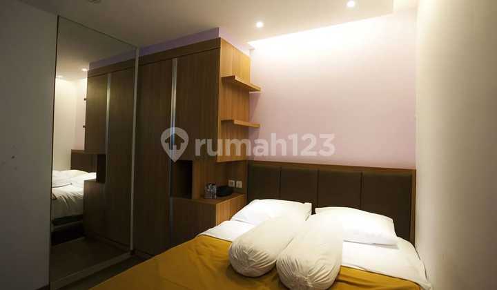 For Sale: Semi-Hotel in Gajah Mada, Mangga Besar, Land Area: 125 m², Building Area: 550 m², 5 Floors, SHGB + IMB, Complete Permits. Facilities: - 23 Rooms - Receptionist - WiFi - 32-inch LED TV - Full LED Low Wattage Lighting - American Standard Washbasin + Toilet - Hotel Standard Access Card Rooms. 2