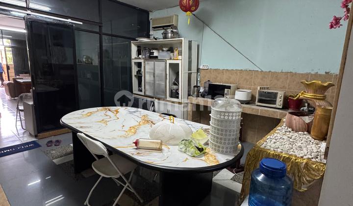 For Sale Cheap Kedoya Duri Raya Shop House, Land Area 145 (4.85 X 30), Building Area 150, 3 Floors, Freehold Title, Suitable for Salon, Office, Courier Service, etc. Price 4.5 Billion Negotiable 2