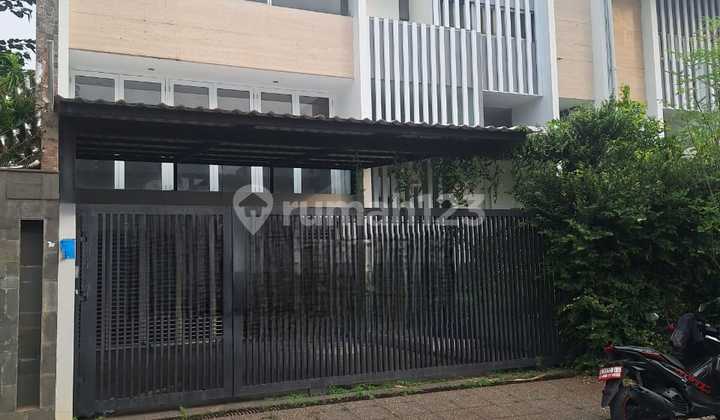 Dijual BU BANGET  RUMAH Mewah Citra 6  Citra 6  Jakarta Barat LT: 12x24 (288m²) LB:  ±560m² 3 Lantai (Mezzanine)  KT: 5+2 (bbrp KT with WIC)  KM: 5+1 (ensuite) TURUN Harga: Rp 9.975.000.000 Rp 909999xxxxnett)