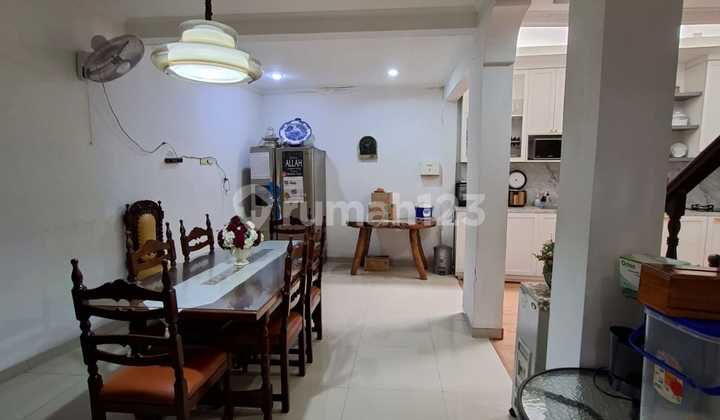 Duri Kepa.. Near the Sub-district Office.. Main Road.. Land area 300, Building area 550, 5 Bedrooms, 3 Bathrooms, 1 Maid's Room, 1 Maid's Bathroom, Garage for 2 Cars, Carport for 2 Cars, South Facing, PLN 5500 Watt, Well Water + PDAM, Rental Price 225 Million/Year Negotiable, Minimum Lease 5 Years 2