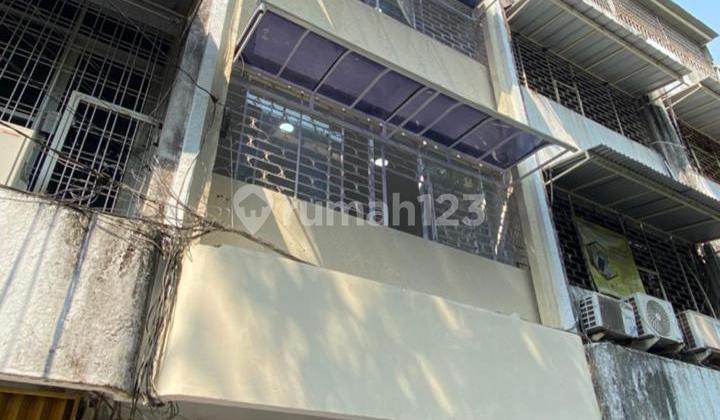 Turun Harga Ruko Dijual di Jalan Garuda, Kemayoran, Jakarta Pusat - LT 1 Uk 4.5 X 13 - LT 2-4 Uk 4.5 X 15 - Kamar Mandi 3 ( LT 1-3) - Ada Balkon Kecil di LT 4 Bagian Luar, Gudang Kecil di Bagian Belakang - Luas Tanah 69 M - Luas Bangunan 207 - Listrik 10. Turun Harga Ruko Dijual di Jalan Garuda, Kemayoran, Jakarta Pusat - LT 1 Uk 4.5 X 13 - LT 2-4 Uk 4.5 X 15 - Kamar Mandi 3 ( LT 1-3) - Ada Balkon Kecil di LT 4 Bagian Luar, Gudang Kecil di Bagian Belakang - Luas Tanah 69 M - Luas Bangunan 207 - Listrik 10.