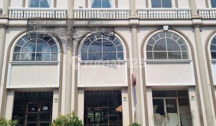 Dijual 2 Ruko Gandeng Green Lake City LT 171 M2 (9X19) LB 513 M2 3 Lantai View Danau SHM Saat Ini Masih Berjalan Resto Harga 12 M ( bisa Nego )