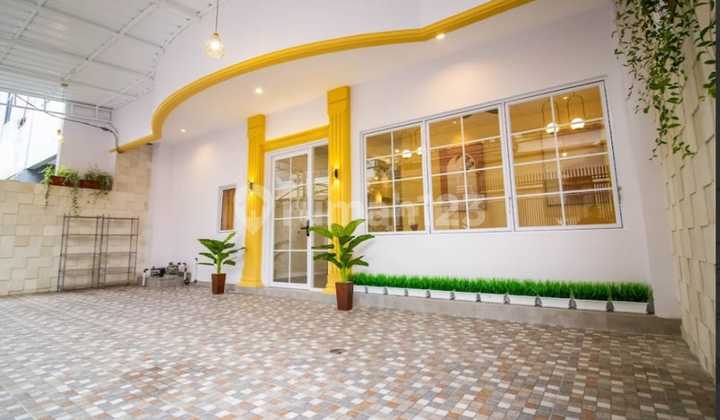 For Sale Boarding House SHM + IMB Land Area: 181 M2 (9.5 X 19 Meters) Building Area: 675 M2 (5 Floors) 32 Rooms + 1 Staff Room 32 Bathrooms + Water Heater + Sink Facing South Price 13.5 M (Neo possible) 2