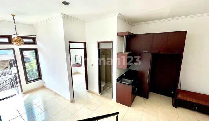 For Rent: Aries Garden 2.5-story house, dimensions 8x15, land area 120, building area 175, 3+1 bedrooms, 2+1 bathrooms, warehouse + garage + carport, 3,500W PLN electricity + PAM water, semi-furnished. Price: 100 million/year.