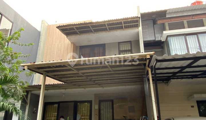 Rumah Dijual di Casajardin 6x16 Full Furnished LT: 96 m2 ( 6 x 16 )  LB: 120 m2 Brp lantai: 2 KT: 4 KM: 3 Dapur: 1 Listrik: 4400  Air: PAM Sertifikat: SHM Carport: 1 Hadap: Timur