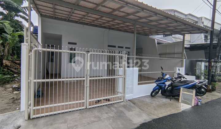 For rent: Kosambi Baru housing, size 120 M2 (8x15), PAM water, PLN 3,500 Watt, 3 bedrooms, 2 km, & 1 bathroom, front terrace can park for 2 cars, underground storage tank & upper tank 60 million/year (negotiable) minimum 2 years. For rent: Kosambi Baru housing, size 120 M2 (8x15), PAM water, PLN 3,500 Watt, 3 bedrooms, 2 km, & 1 bathroom, front terrace can park for 2 cars, underground storage tank & upper tank 60 million/year (negotiable) minimum 2 years.