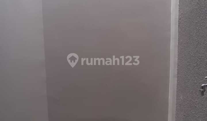 Dijual Rumah Turun harga  For sale BARONI SUMMARECON SERPONG  LT 60 (5x12) LB 61 KT 3    KM 2 Semi Furnish  2