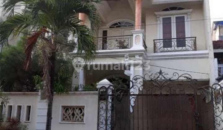 Turun Harga Jadi 163Jt/Thn Disewakan Rumah Mewah Sejuk Strategis di Sunrise Garden Jakarta Barat Jl. Taman Surya - Jakarta Barat LT 235 LB 335 Kt 5 Km 4 Dimensi 11 X 21.5 Listrik 4400 SHM Hadap Barat Daya Harga 170Jt/Thn Menjadi 163 Jt/Thn