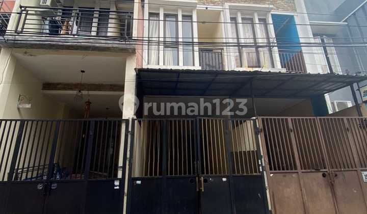 For Sale 3-Story House in Cengkareng Ready to Occupy Flood-Free SHM Land Area 45 M2 Building Area 128 M2 Bedrooms 3 Bathrooms 3 Electricity 2200 Watt Piped Water Carport for 1 Car Road Width for 2 Cars Flood-Free Can Use Mortgage Price: 1.2B (Negotiable)