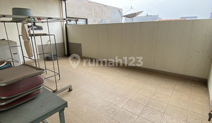 Jual cepat – Rumah Daan Mogot Estate. Bagus, Menarik, Jarang Ada, Murah  LT : 6x20m2 LB : 156m2 2 Lantai 3 kamar Tidur 2 kamar mandi Siap Huni SHM 2