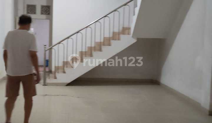 For Sale, Nice Shop House on Jl. Rudus II, Sintraman Complex, Sekip Ujung, Palembang. Land Area: 125 m² Land Dimensions: (5 x 25 m). Building Area: 240 m² Building Dimensions: (5 x 20 m...Ground Floor), 2nd and 3rd Floor = (5 x 15 m). Bedrooms: 3 Bathrooms: 3 Facing East 2