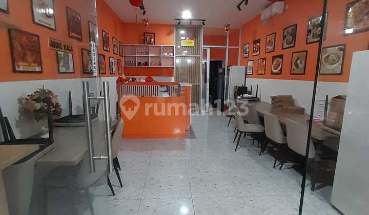 Ruko Mendrisio Gading Serpong Cocok untuk Usaha, Kantor, Klinik, F&B, Investasi Sewa, Dll! Spesifikasi: Ukuran Bangunan: 4,5 X 19 M 3 Lantai Luas Bangunan ± 256,5 M² Ruko Siap Pakai Akses Jalan Lebar & Area Komersial Aktif Harga: 4.9 M