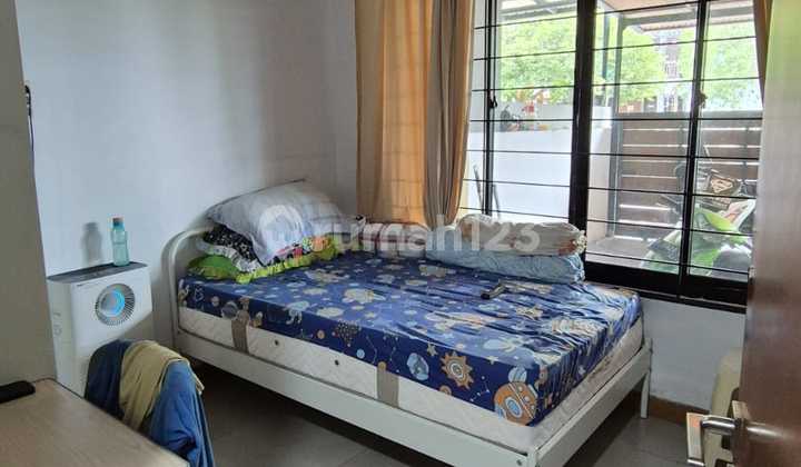 Dijual Rumah Taman Ratu Blox Xx Luas Tanah : 6M X 19M, Luas Bangunan : 6Mx14m X 2,5 LT Listrik 5500Watt Kamar 4 + Kamar Pembantu 1 KM 3 + KM Pembantu 1 Ruang Jemuran Twrtutup, Gudang Air Pam & Sumur Bor Harga : 4 Milyar ( bisa Nego ) 2