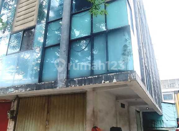 MAU JUAL CEPAT  Rumah / Ruko Di DHI ( Duta Harapan Indah ) ,  Teluk Gong , Jak-ut Posisi Rumah Hook ,  LT bawah ( dasar ) uk. 4.5 x 13.5 meter Lt 2 - lt.4 :   uk. 6 x 15 meter Jumlah kamar Tidur 2 + 3 Kamar bisa jadi gudang / Kamar ART Listrik. 2200 watt 