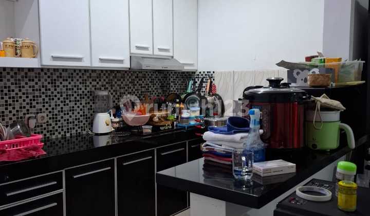 Rumah di Sewa di Casajardin Cluster Favorit Luas = 6X15 Sudah Renov KT = 3 KM =2 2 Lantai Ac Ada 4, Kitchen Set Kulkas Meja Makan Sofa Full Furnished Harga Sewa = 75 Juta / Th Min Sewa 2 Tahun