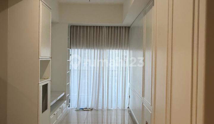 Apartemen taman anggrek residences, tower fragrant (paling strategis, karena paling dekat akses ke Mall)  Lantai tengah (lantai 27) Luas 65 m2 Full furniture - AC 4 pcs - Ruang tidur 1 - Ruang kerja 1 - Ruang Walk in closet 1 - Kamar mandi 2 (1 di area da 2