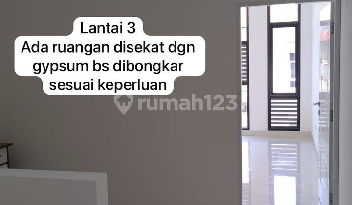Ruko Taman Ratu.. Rent 100 Million/Year - Slight Negotiation 4 Floors (4th Floor Rooftop) Land Area = 54 M² (4 X 13.5) Building Area=180 M² Bathrooms= 3 Electricity= 7700 Watts Water Supply from PDAM Flood-Free Semi-Furnished Ready to Occupy for Office or Business Premises, Equipped with AC Each 2