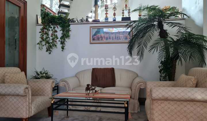 Rumah 3 Lantai Bagus di Setra Duta Mainroad, Bandung Rumah 3 Lantai Bagus di Setra Duta Mainroad, Bandung