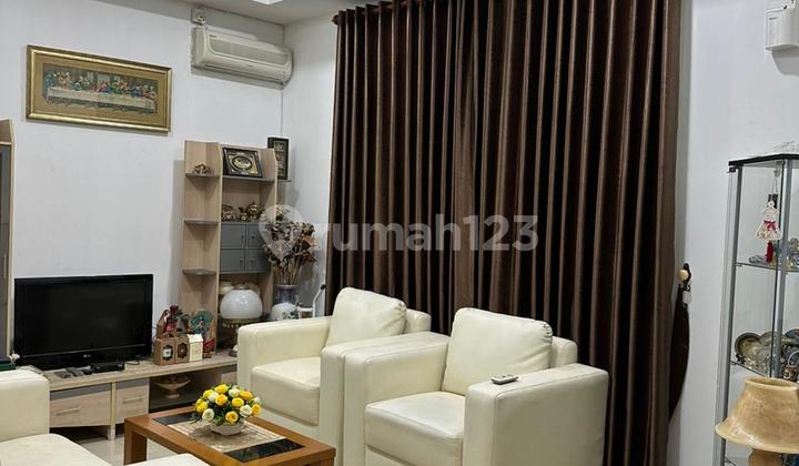 Rumah di Komplek Istana Pasteur Regency