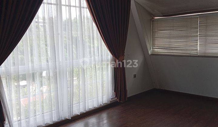 Rumah Down Slope Dan Mezzanine Udara Sejuk 2