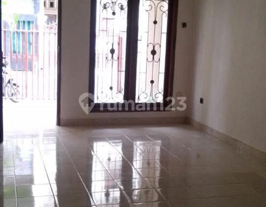 For Sale 1.5-Story House, Wijaya Kusuma Axis, Makassar, Strategic City Center Location.