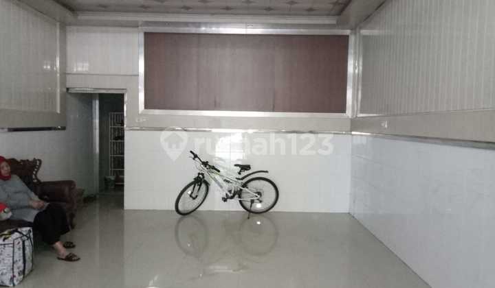 For Sale: 2.5-Storey Shop House on Abdullah Daeng Sirua Main Road, Ready to Use, 1.8 Billion IDR, Serious Buyers Only. 2