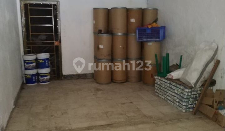 For Sale 1-Story House in Downtown Makassar, Baji Pangngai Street, Negotiable ER 2