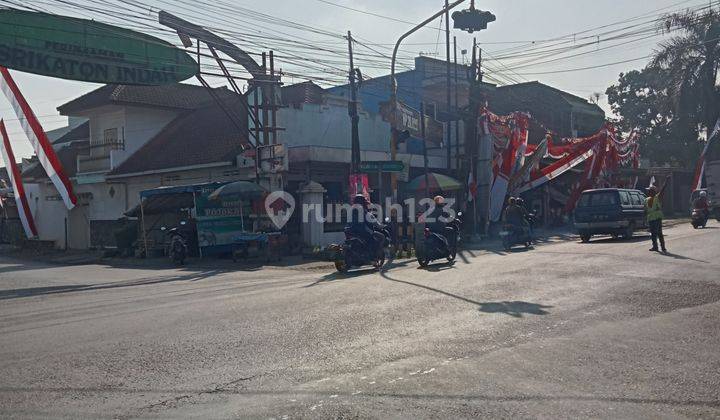 Dijual Rumah Lokasi Strategis Cocok Untuk Dijadikan Tempat Usaha di Daerah Bunut Wetan Pakis.  1