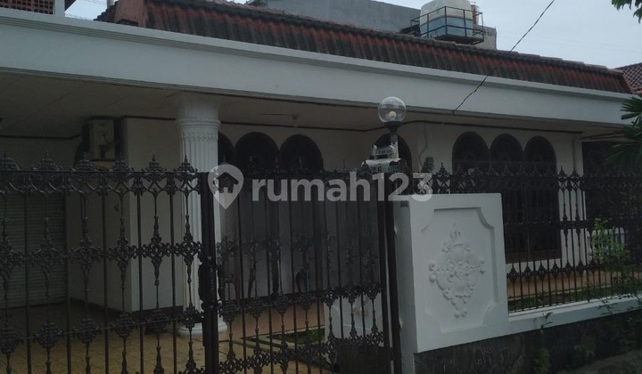 Spacious 2-Story House in Cipinang Baru, Rawamangun, East Jakarta, Strategic Location, Flood-Free