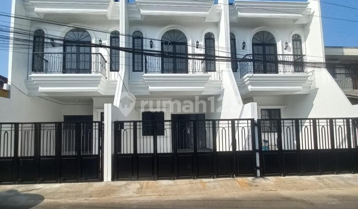 Rumah Baru Design Classic Modern Dua Lantai Cawang Baru Utara Jakarta Timur Strategis