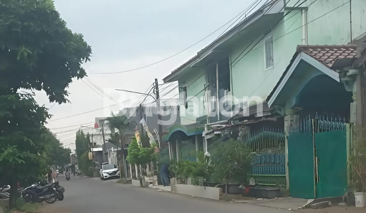 TURUN HARGA! RUMAH INDUK 2 Lt DAN 2 RUMAH KOST 22 PINTU FULL FURNISH AREN JAYA BEKASI TIMUR STRATEGIS BEBAS BANJIR TURUN HARGA! RUMAH INDUK 2 Lt DAN 2 RUMAH KOST 22 PINTU FULL FURNISH AREN JAYA BEKASI TIMUR STRATEGIS BEBAS BANJIR
